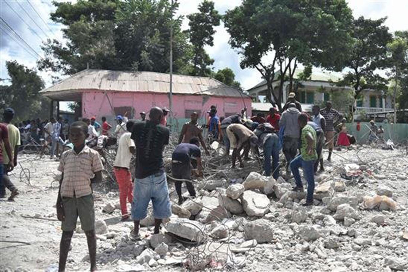 Haiti'deki depremde 14 kişi hayatını kaybetti